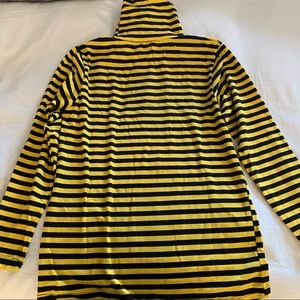 Bee Turtleneck